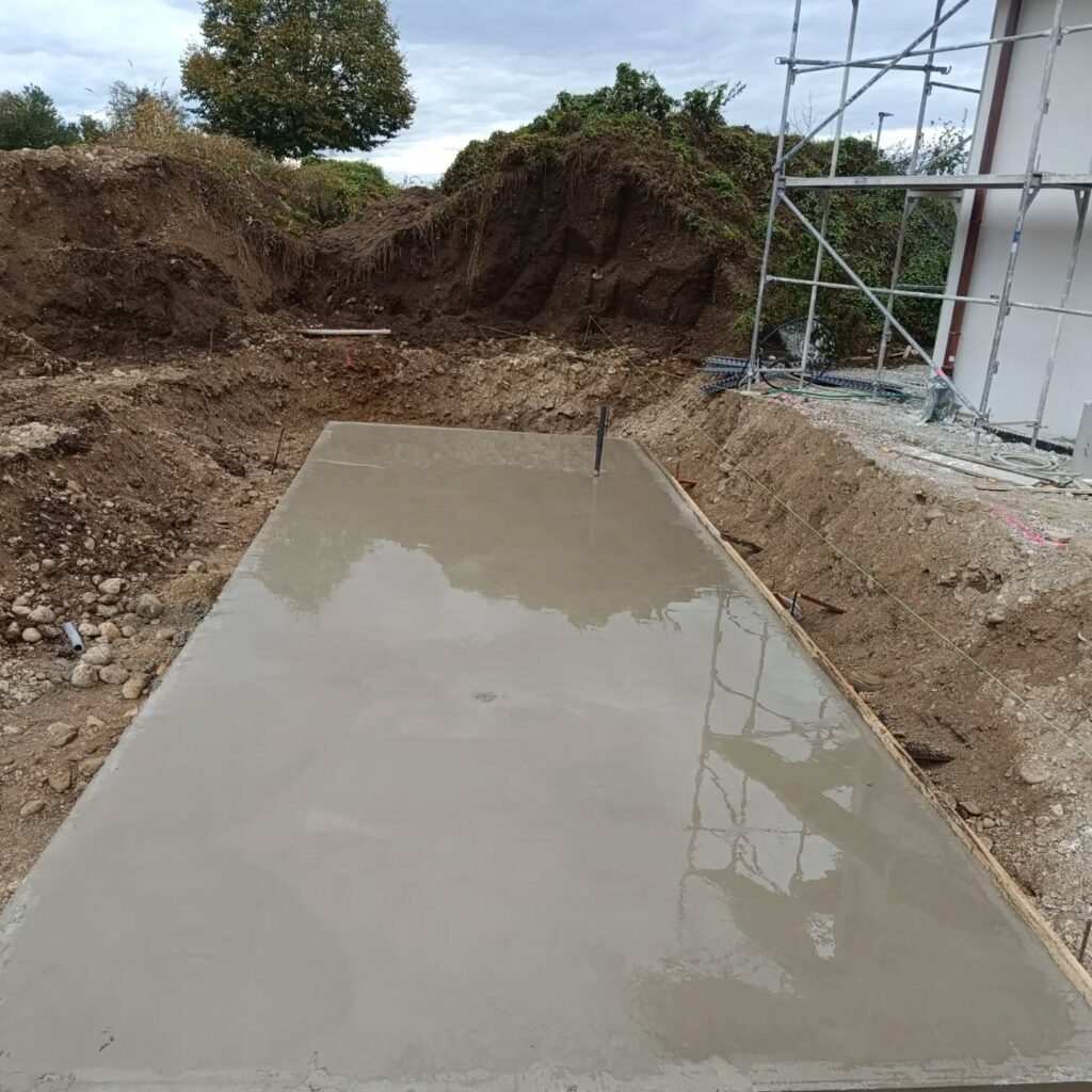 Poolbau Oktober 2024 - Fundament gegossen