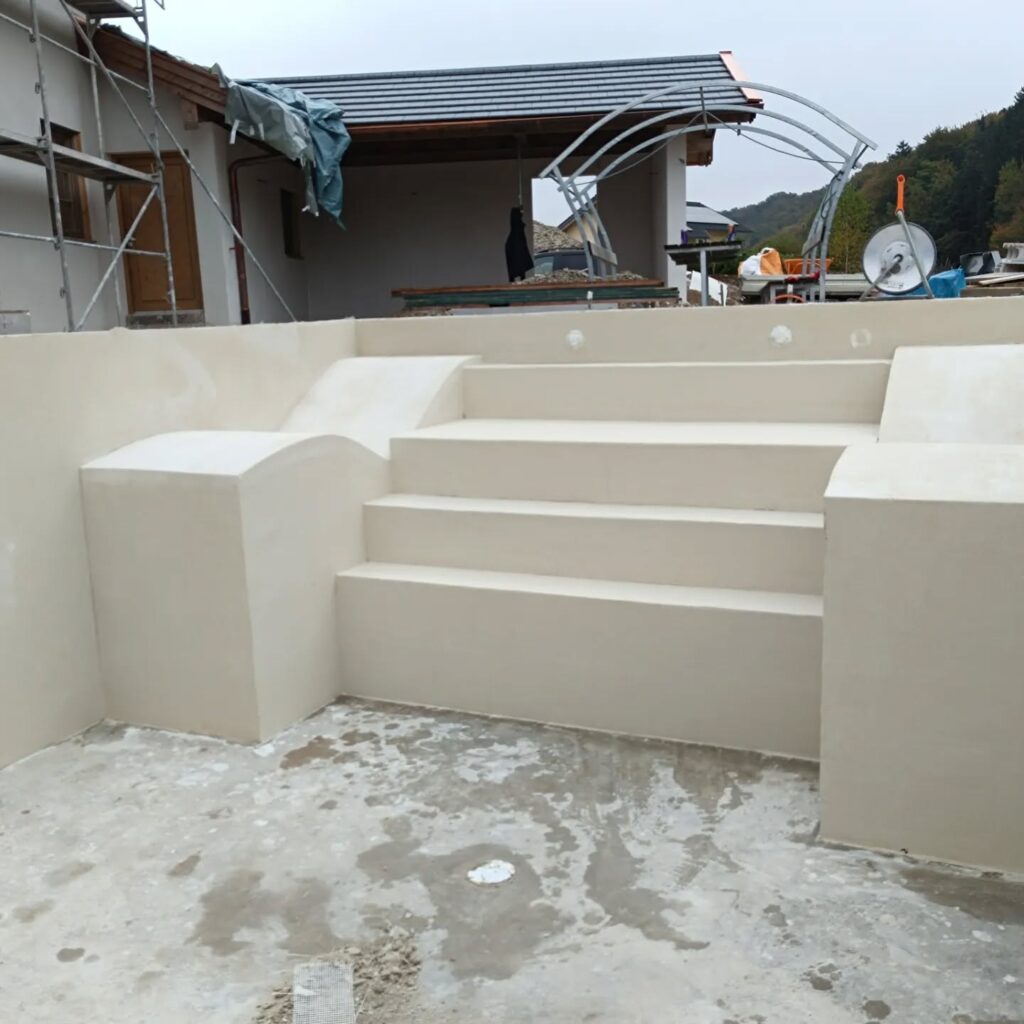 Poolbau Oktober 2024 - zementiertere Treppe